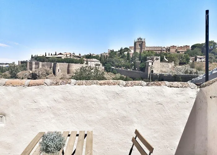 Leyenda De La Cava - Living Apartment Toledo