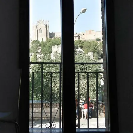 Leyenda De La Cava - Living Apartment Toledo